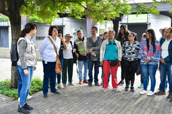 Recorrido Caminos Agua lideres comunitarios Saneamiento Norte
Recorrido de "Los Caminos del Agua" con lideres comunitarios Saneamiento Norte
Fecha: Noviembre 30 de 2019
Para descargar esta fotografía en alta resolución, haga clic sobre la imagen hasta que la misma se despliegue en la pantalla completa; luego dé clic derecho y elija la opción "guardar imagen como".
En caso de publicación por cualquier medio, solicitamos acompañarla del crédito: "Foto EPM"
Palabras clave: Recorrido Caminos Agua lideres comunitarios Saneamiento Norte