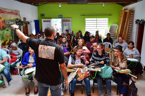 Recorrido Caminos Agua lideres comunitarios Saneamiento Norte
Recorrido de "Los Caminos del Agua" con lideres comunitarios Saneamiento Norte
Fecha: Noviembre 30 de 2019
Para descargar esta fotografía en alta resolución, haga clic sobre la imagen hasta que la misma se despliegue en la pantalla completa; luego dé clic derecho y elija la opción "guardar imagen como".
En caso de publicación por cualquier medio, solicitamos acompañarla del crédito: "Foto EPM"
Palabras clave: Recorrido Caminos Agua lideres comunitarios Saneamiento Norte