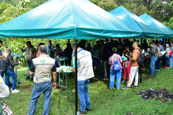 Recorrido Caminos Agua lideres comunitarios Saneamiento Norte
Recorrido de "Los Caminos del Agua" con lideres comunitarios Saneamiento Norte
Fecha: Noviembre 30 de 2019
Para descargar esta fotografía en alta resolución, haga clic sobre la imagen hasta que la misma se despliegue en la pantalla completa; luego dé clic derecho y elija la opción "guardar imagen como".
En caso de publicación por cualquier medio, solicitamos acompañarla del crédito: "Foto EPM"
Palabras clave: Recorrido Caminos Agua lideres comunitarios Saneamiento Norte