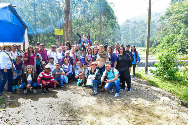 Recorrido Caminos Agua lideres comunitarios Saneamiento Norte
Recorrido de "Los Caminos del Agua" con lideres comunitarios Saneamiento Norte
Fecha: Noviembre 30 de 2019
Para descargar esta fotografía en alta resolución, haga clic sobre la imagen hasta que la misma se despliegue en la pantalla completa; luego dé clic derecho y elija la opción "guardar imagen como".
En caso de publicación por cualquier medio, solicitamos acompañarla del crédito: "Foto EPM"
Palabras clave: Recorrido Caminos Agua lideres comunitarios Saneamiento Norte