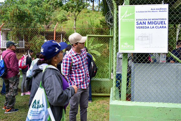 Recorrido Caminos Agua lideres comunitarios Saneamiento Norte
Recorrido de "Los Caminos del Agua" con lideres comunitarios Saneamiento Norte
Fecha: Noviembre 30 de 2019
Para descargar esta fotografía en alta resolución, haga clic sobre la imagen hasta que la misma se despliegue en la pantalla completa; luego dé clic derecho y elija la opción "guardar imagen como".
En caso de publicación por cualquier medio, solicitamos acompañarla del crédito: "Foto EPM"
Palabras clave: Recorrido Caminos Agua lideres comunitarios Saneamiento Norte