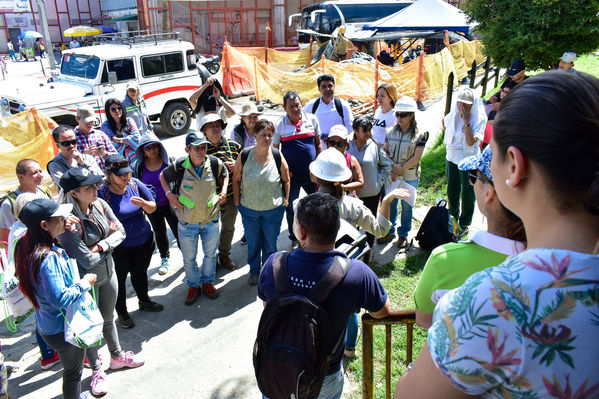 Recorrido de "Los Caminos del Agua" con lideres comunitarios Saneamiento Norte
Fecha: Noviembre 30 de 2019
Para descargar esta fotografía en alta resolución, haga clic sobre la imagen hasta que la misma se despliegue en la pantalla completa; luego dé clic derecho y elija la opción "guardar imagen como".
En caso de publicación por cualquier medio, solicitamos acompañarla del crédito: "Foto EPM"
