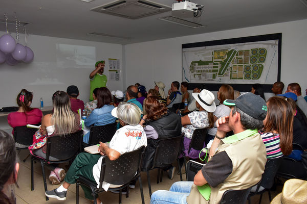 Recorrido de "Los Caminos del Agua" con lideres comunitarios Saneamiento Norte
Fecha: Noviembre 30 de 2019
Para descargar esta fotografía en alta resolución, haga clic sobre la imagen hasta que la misma se despliegue en la pantalla completa; luego dé clic derecho y elija la opción "guardar imagen como".
En caso de publicación por cualquier medio, solicitamos acompañarla del crédito: "Foto EPM"
