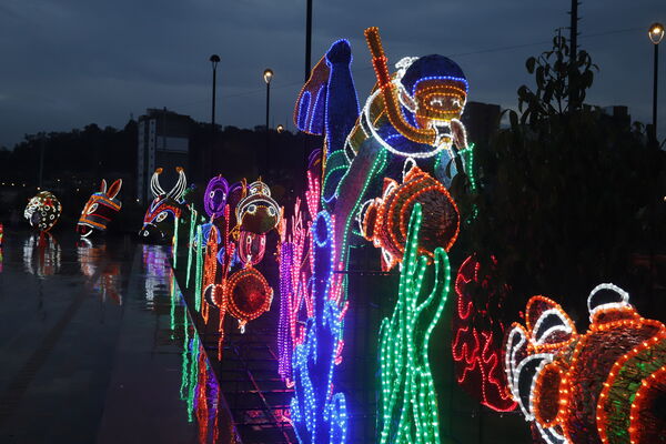 Encendido Navideño 2020
Encendido Navideño 2020.
Fecha: Noviembre 30 2020.
Para descargar esta fotografía en alta resolución, haga clic sobre la imagen hasta que la misma se despliegue en la pantalla completa; luego dé clic derecho y elija la opción "guardar imagen como". 
En caso de publicación por cualquier medio, solicitamos acompañarla del crédito: "Foto EPM" 
Palabras clave: Encendido Navideño 2020