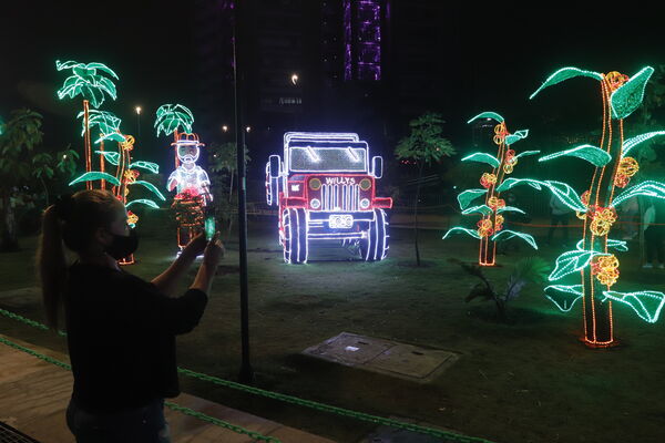 Encendido Navideño 2020
Encendido Navideño 2020.
Fecha: Noviembre 30 2020.
Para descargar esta fotografía en alta resolución, haga clic sobre la imagen hasta que la misma se despliegue en la pantalla completa; luego dé clic derecho y elija la opción "guardar imagen como". 
En caso de publicación por cualquier medio, solicitamos acompañarla del crédito: "Foto EPM" 
Palabras clave: Encendido Navideño 2020