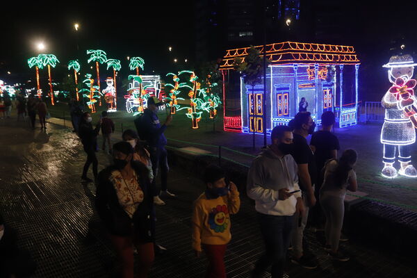 Encendido Navideño 2020
Encendido Navideño 2020.
Fecha: Noviembre 30 2020.
Para descargar esta fotografía en alta resolución, haga clic sobre la imagen hasta que la misma se despliegue en la pantalla completa; luego dé clic derecho y elija la opción "guardar imagen como". 
En caso de publicación por cualquier medio, solicitamos acompañarla del crédito: "Foto EPM" 
Palabras clave: Encendido Navideño 2020