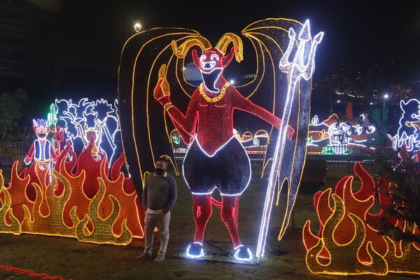 Encendido Navideño 2020
Encendido Navideño 2020.
Fecha: Noviembre 30 2020.
Para descargar esta fotografía en alta resolución, haga clic sobre la imagen hasta que la misma se despliegue en la pantalla completa; luego dé clic derecho y elija la opción "guardar imagen como". 
En caso de publicación por cualquier medio, solicitamos acompañarla del crédito: "Foto EPM" 
Palabras clave: Encendido Navideño 2020