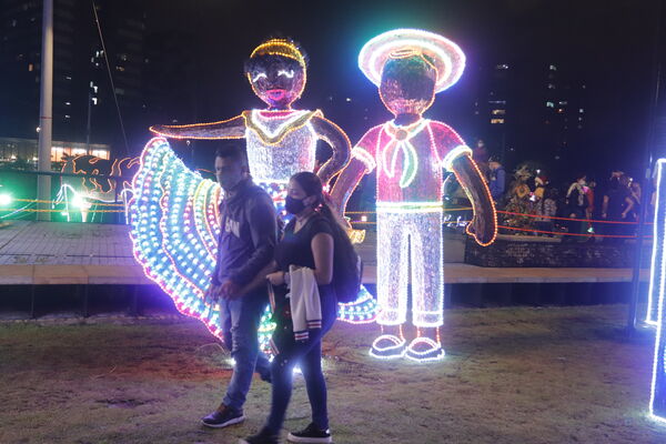 Encendido Navideño 2020
Encendido Navideño 2020.
Fecha: Noviembre 30 2020.
Para descargar esta fotografía en alta resolución, haga clic sobre la imagen hasta que la misma se despliegue en la pantalla completa; luego dé clic derecho y elija la opción "guardar imagen como". 
En caso de publicación por cualquier medio, solicitamos acompañarla del crédito: "Foto EPM" 
Palabras clave: Encendido Navideño 2020