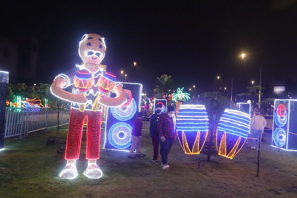 Encendido Navideño 2020
Encendido Navideño 2020.
Fecha: Noviembre 30 2020.
Para descargar esta fotografía en alta resolución, haga clic sobre la imagen hasta que la misma se despliegue en la pantalla completa; luego dé clic derecho y elija la opción "guardar imagen como". 
En caso de publicación por cualquier medio, solicitamos acompañarla del crédito: "Foto EPM" 
Palabras clave: Encendido Navideño 2020