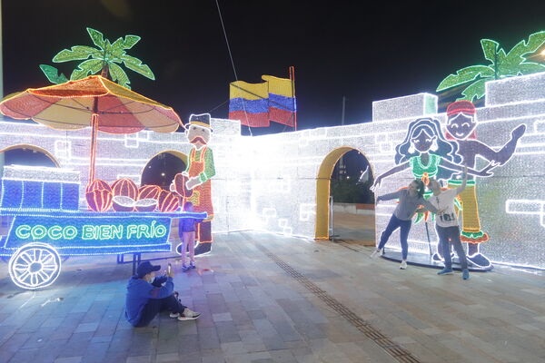 Encendido Navideño 2020
Encendido Navideño 2020.
Fecha: Noviembre 30 2020.
Para descargar esta fotografía en alta resolución, haga clic sobre la imagen hasta que la misma se despliegue en la pantalla completa; luego dé clic derecho y elija la opción "guardar imagen como". 
En caso de publicación por cualquier medio, solicitamos acompañarla del crédito: "Foto EPM" 
Palabras clave: Encendido Navideño 2020