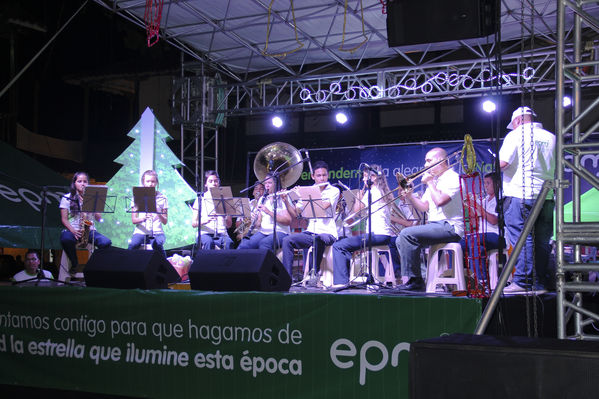 Encendido alumbrado navideño. Santafé de Antioquia
Encendido alumbrado navideño. Santafé de Antioquia
Fecha: Noviembre 30 de 2013. Lugar: Santafé de Antioquia
Para descargar esta fotografía en alta resolución, haga clic sobre la imagen hasta que la misma se despliegue en la pantalla completa; luego dé clic derecho y elija la opción "guardar imagen como". 
En caso de publicación por cualquier medio, solicitamos acompañarla del crédito: "Foto EPM"

Palabras clave: Encendido alumbrado navideño Santafé Antioquia