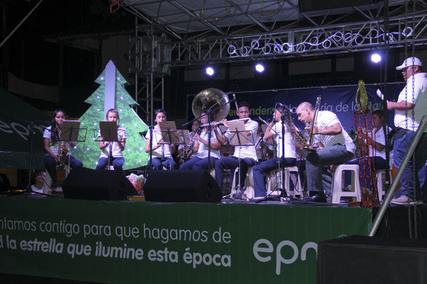 Encendido alumbrado navideño. Santafé de Antioquia
Encendido alumbrado navideño. Santafé de Antioquia
Fecha: Noviembre 30 de 2013. Lugar: Santafé de Antioquia
Para descargar esta fotografía en alta resolución, haga clic sobre la imagen hasta que la misma se despliegue en la pantalla completa; luego dé clic derecho y elija la opción "guardar imagen como". 
En caso de publicación por cualquier medio, solicitamos acompañarla del crédito: "Foto EPM"

Palabras clave: Encendido alumbrado navideño Santafé Antioquia