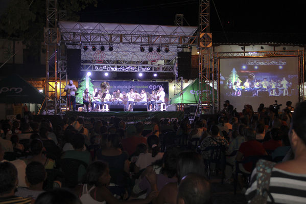 Encendido alumbrado navideño. Santafé de Antioquia
Encendido alumbrado navideño. Santafé de Antioquia
Fecha: Noviembre 30 de 2013. Lugar: Santafé de Antioquia
Para descargar esta fotografía en alta resolución, haga clic sobre la imagen hasta que la misma se despliegue en la pantalla completa; luego dé clic derecho y elija la opción "guardar imagen como". 
En caso de publicación por cualquier medio, solicitamos acompañarla del crédito: "Foto EPM"

Palabras clave: Encendido alumbrado navideño Santafé Antioquia