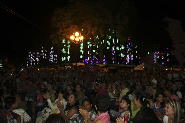 Encendido alumbrado navideño. Santafé de Antioquia
Encendido alumbrado navideño. Santafé de Antioquia
Fecha: Noviembre 30 de 2013. Lugar: Santafé de Antioquia
Para descargar esta fotografía en alta resolución, haga clic sobre la imagen hasta que la misma se despliegue en la pantalla completa; luego dé clic derecho y elija la opción "guardar imagen como". 
En caso de publicación por cualquier medio, solicitamos acompañarla del crédito: "Foto EPM"

Palabras clave: Encendido alumbrado navideño Santafé Antioquia