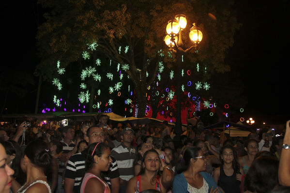 Encendido alumbrado navideño. Santafé de Antioquia
Encendido alumbrado navideño. Santafé de Antioquia
Fecha: Noviembre 30 de 2013. Lugar: Santafé de Antioquia
Para descargar esta fotografía en alta resolución, haga clic sobre la imagen hasta que la misma se despliegue en la pantalla completa; luego dé clic derecho y elija la opción "guardar imagen como". 
En caso de publicación por cualquier medio, solicitamos acompañarla del crédito: "Foto EPM"

Palabras clave: Encendido alumbrado navideño Santafé Antioquia