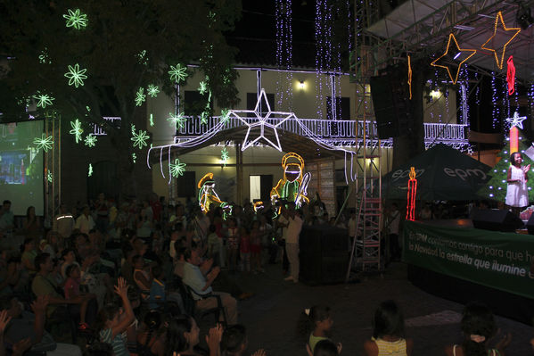 Encendido alumbrado navideño. Santafé de Antioquia
Encendido alumbrado navideño. Santafé de Antioquia
Fecha: Noviembre 30 de 2013. Lugar: Santafé de Antioquia
Para descargar esta fotografía en alta resolución, haga clic sobre la imagen hasta que la misma se despliegue en la pantalla completa; luego dé clic derecho y elija la opción "guardar imagen como". 
En caso de publicación por cualquier medio, solicitamos acompañarla del crédito: "Foto EPM"

Palabras clave: Encendido alumbrado navideño Santafé Antioquia