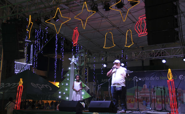 Encendido alumbrado navideño. Santafé de Antioquia
Encendido alumbrado navideño. Santafé de Antioquia
Fecha: Noviembre 30 de 2013. Lugar: Santafé de Antioquia
Para descargar esta fotografía en alta resolución, haga clic sobre la imagen hasta que la misma se despliegue en la pantalla completa; luego dé clic derecho y elija la opción "guardar imagen como". 
En caso de publicación por cualquier medio, solicitamos acompañarla del crédito: "Foto EPM"

Palabras clave: Encendido alumbrado navideño Santafé Antioquia