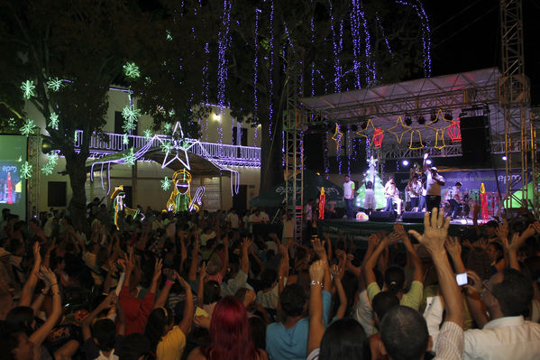 Encendido alumbrado navideño. Santafé de Antioquia
Encendido alumbrado navideño. Santafé de Antioquia
Fecha: Noviembre 30 de 2013. Lugar: Santafé de Antioquia
Para descargar esta fotografía en alta resolución, haga clic sobre la imagen hasta que la misma se despliegue en la pantalla completa; luego dé clic derecho y elija la opción "guardar imagen como". 
En caso de publicación por cualquier medio, solicitamos acompañarla del crédito: "Foto EPM"

Palabras clave: Encendido alumbrado navideño Santafé Antioquia