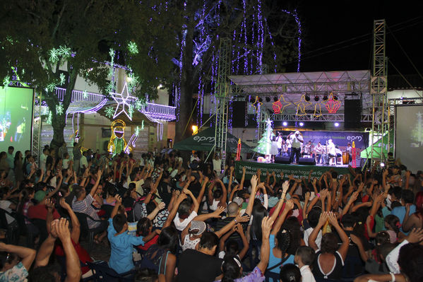 Encendido alumbrado navideño. Santafé de Antioquia
Encendido alumbrado navideño. Santafé de Antioquia
Fecha: Noviembre 30 de 2013. Lugar: Santafé de Antioquia
Para descargar esta fotografía en alta resolución, haga clic sobre la imagen hasta que la misma se despliegue en la pantalla completa; luego dé clic derecho y elija la opción "guardar imagen como". 
En caso de publicación por cualquier medio, solicitamos acompañarla del crédito: "Foto EPM"

Palabras clave: Encendido alumbrado navideño Santafé Antioquia