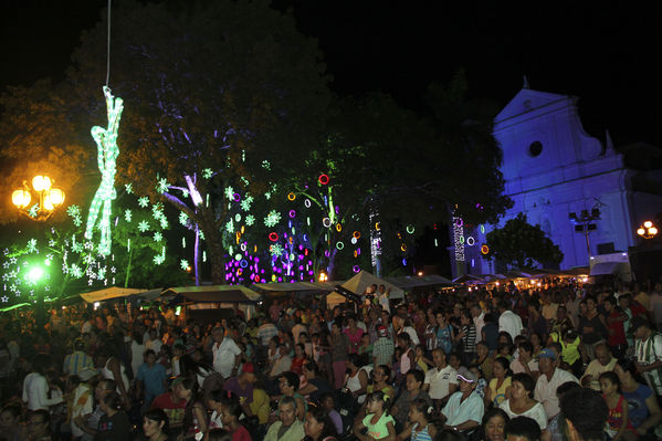 Encendido alumbrado navideño. Santafé de Antioquia
Encendido alumbrado navideño. Santafé de Antioquia
Fecha: Noviembre 30 de 2013. Lugar: Santafé de Antioquia
Para descargar esta fotografía en alta resolución, haga clic sobre la imagen hasta que la misma se despliegue en la pantalla completa; luego dé clic derecho y elija la opción "guardar imagen como". 
En caso de publicación por cualquier medio, solicitamos acompañarla del crédito: "Foto EPM"

Palabras clave: Encendido alumbrado navideño Santafé Antioquia