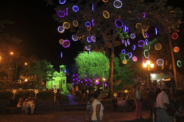 Encendido alumbrado navideño. Santafé de Antioquia
Encendido alumbrado navideño. Santafé de Antioquia
Fecha: Noviembre 30 de 2013. Lugar: Santafé de Antioquia
Para descargar esta fotografía en alta resolución, haga clic sobre la imagen hasta que la misma se despliegue en la pantalla completa; luego dé clic derecho y elija la opción "guardar imagen como". 
En caso de publicación por cualquier medio, solicitamos acompañarla del crédito: "Foto EPM"

Palabras clave: Encendido alumbrado navideño Santafé Antioquia