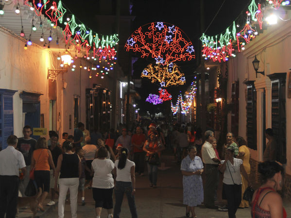 Encendido alumbrado navideño. Santafé de Antioquia
Encendido alumbrado navideño. Santafé de Antioquia
Fecha: Noviembre 30 de 2013. Lugar: Santafé de Antioquia
Para descargar esta fotografía en alta resolución, haga clic sobre la imagen hasta que la misma se despliegue en la pantalla completa; luego dé clic derecho y elija la opción "guardar imagen como". 
En caso de publicación por cualquier medio, solicitamos acompañarla del crédito: "Foto EPM"

Palabras clave: Encendido alumbrado navideño Santafé Antioquia