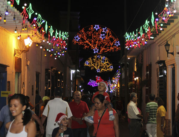 Encendido alumbrado navideño. Santafé de Antioquia
Encendido alumbrado navideño. Santafé de Antioquia
Fecha: Noviembre 30 de 2013. Lugar: Santafé de Antioquia
Para descargar esta fotografía en alta resolución, haga clic sobre la imagen hasta que la misma se despliegue en la pantalla completa; luego dé clic derecho y elija la opción "guardar imagen como". 
En caso de publicación por cualquier medio, solicitamos acompañarla del crédito: "Foto EPM"

Palabras clave: Encendido alumbrado navideño Santafé Antioquia