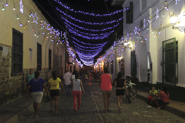 Encendido alumbrado navideño. Santafé de Antioquia
Encendido alumbrado navideño. Santafé de Antioquia
Fecha: Noviembre 30 de 2013. Lugar: Santafé de Antioquia
Para descargar esta fotografía en alta resolución, haga clic sobre la imagen hasta que la misma se despliegue en la pantalla completa; luego dé clic derecho y elija la opción "guardar imagen como". 
En caso de publicación por cualquier medio, solicitamos acompañarla del crédito: "Foto EPM"

Palabras clave: Encendido alumbrado navideño Santafé Antioquia