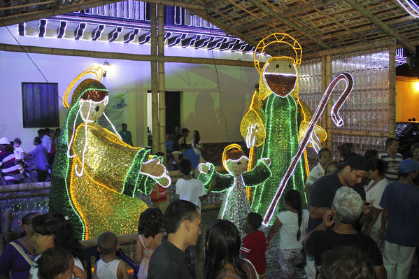 Encendido alumbrado navideño. Santafé de Antioquia
Encendido alumbrado navideño. Santafé de Antioquia
Fecha: Noviembre 30 de 2013. Lugar: Santafé de Antioquia
Para descargar esta fotografía en alta resolución, haga clic sobre la imagen hasta que la misma se despliegue en la pantalla completa; luego dé clic derecho y elija la opción "guardar imagen como". 
En caso de publicación por cualquier medio, solicitamos acompañarla del crédito: "Foto EPM"

Palabras clave: Encendido alumbrado navideño Santafé Antioquia