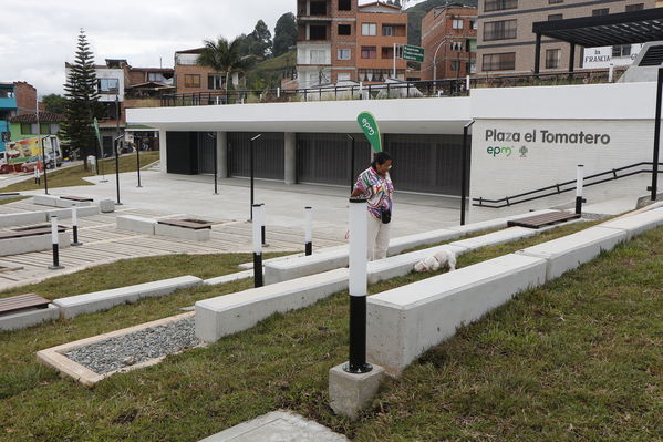 El Peñol, inauguración de la plaza El Tomatero
El Peñol, inauguración de la plaza El Tomatero
Fecha: Noviembre 5 de 2017
Para descargar esta fotografía en alta resolución, haga clic sobre la imagen hasta que la misma se despliegue en la pantalla completa; luego dé clic derecho y elija la opción "guardar imagen como". 
En caso de publicación por cualquier medio, solicitamos acompañarla del crédito: "Foto EPM"
Palabras clave: El Peñol, inauguración de la plaza El Tomatero