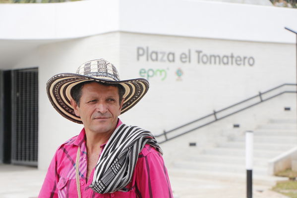 El Peñol, inauguración de la plaza El Tomatero
El Peñol, inauguración de la plaza El Tomatero
Fecha: Noviembre 5 de 2017
Para descargar esta fotografía en alta resolución, haga clic sobre la imagen hasta que la misma se despliegue en la pantalla completa; luego dé clic derecho y elija la opción "guardar imagen como". 
En caso de publicación por cualquier medio, solicitamos acompañarla del crédito: "Foto EPM"
Palabras clave: El Peñol, inauguración de la plaza El Tomatero
