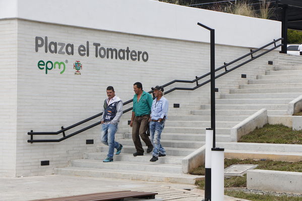 El Peñol, inauguración de la plaza El Tomatero
El Peñol, inauguración de la plaza El Tomatero
Fecha: Noviembre 5 de 2017
Para descargar esta fotografía en alta resolución, haga clic sobre la imagen hasta que la misma se despliegue en la pantalla completa; luego dé clic derecho y elija la opción "guardar imagen como". 
En caso de publicación por cualquier medio, solicitamos acompañarla del crédito: "Foto EPM"
Palabras clave: El Peñol, inauguración de la plaza El Tomatero