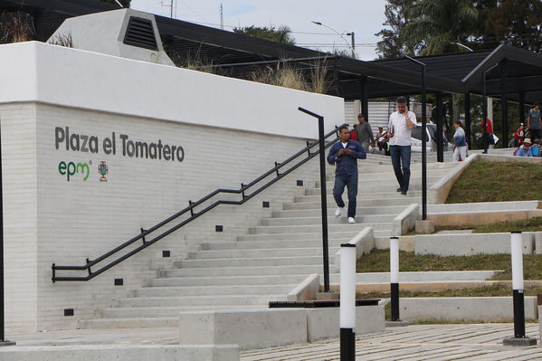 El Peñol, inauguración de la plaza El Tomatero
El Peñol, inauguración de la plaza El Tomatero
Fecha: Noviembre 5 de 2017
Para descargar esta fotografía en alta resolución, haga clic sobre la imagen hasta que la misma se despliegue en la pantalla completa; luego dé clic derecho y elija la opción "guardar imagen como". 
En caso de publicación por cualquier medio, solicitamos acompañarla del crédito: "Foto EPM"
Palabras clave: El Peñol, inauguración de la plaza El Tomatero