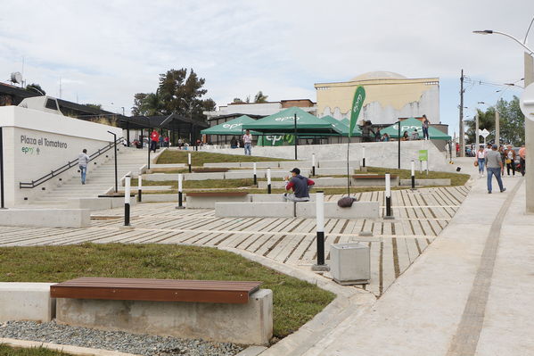El Peñol, inauguración de la plaza El Tomatero
El Peñol, inauguración de la plaza El Tomatero
Fecha: Noviembre 5 de 2017
Para descargar esta fotografía en alta resolución, haga clic sobre la imagen hasta que la misma se despliegue en la pantalla completa; luego dé clic derecho y elija la opción "guardar imagen como". 
En caso de publicación por cualquier medio, solicitamos acompañarla del crédito: "Foto EPM"
Palabras clave: El Peñol, inauguración de la plaza El Tomatero