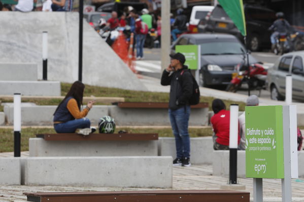 El Peñol, inauguración de la plaza El Tomatero
El Peñol, inauguración de la plaza El Tomatero
Fecha: Noviembre 5 de 2017
Para descargar esta fotografía en alta resolución, haga clic sobre la imagen hasta que la misma se despliegue en la pantalla completa; luego dé clic derecho y elija la opción "guardar imagen como". 
En caso de publicación por cualquier medio, solicitamos acompañarla del crédito: "Foto EPM"
Palabras clave: El Peñol, inauguración de la plaza El Tomatero