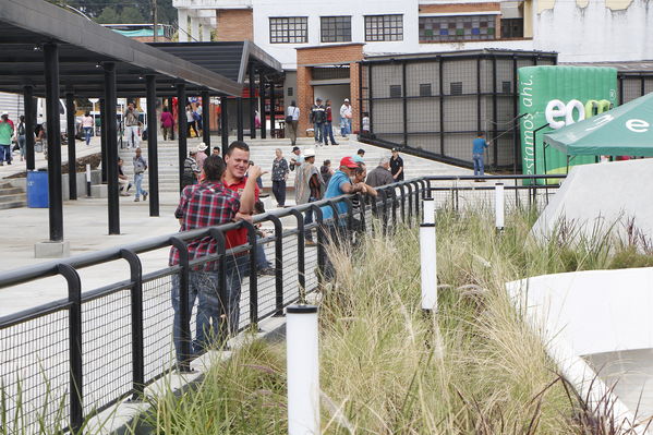 El Peñol, inauguración de la plaza El Tomatero
El Peñol, inauguración de la plaza El Tomatero
Fecha: Noviembre 5 de 2017
Para descargar esta fotografía en alta resolución, haga clic sobre la imagen hasta que la misma se despliegue en la pantalla completa; luego dé clic derecho y elija la opción "guardar imagen como". 
En caso de publicación por cualquier medio, solicitamos acompañarla del crédito: "Foto EPM"
Palabras clave: El Peñol, inauguración de la plaza El Tomatero
