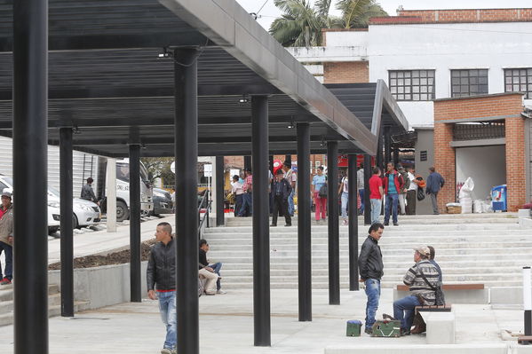 El Peñol, inauguración de la plaza El Tomatero
El Peñol, inauguración de la plaza El Tomatero
Fecha: Noviembre 5 de 2017
Para descargar esta fotografía en alta resolución, haga clic sobre la imagen hasta que la misma se despliegue en la pantalla completa; luego dé clic derecho y elija la opción "guardar imagen como". 
En caso de publicación por cualquier medio, solicitamos acompañarla del crédito: "Foto EPM"
Palabras clave: El Peñol, inauguración de la plaza El Tomatero