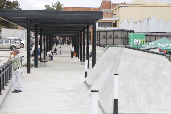 El Peñol, inauguración de la plaza El Tomatero
El Peñol, inauguración de la plaza El Tomatero
Fecha: Noviembre 5 de 2017
Para descargar esta fotografía en alta resolución, haga clic sobre la imagen hasta que la misma se despliegue en la pantalla completa; luego dé clic derecho y elija la opción "guardar imagen como". 
En caso de publicación por cualquier medio, solicitamos acompañarla del crédito: "Foto EPM"
Palabras clave: El Peñol, inauguración de la plaza El Tomatero