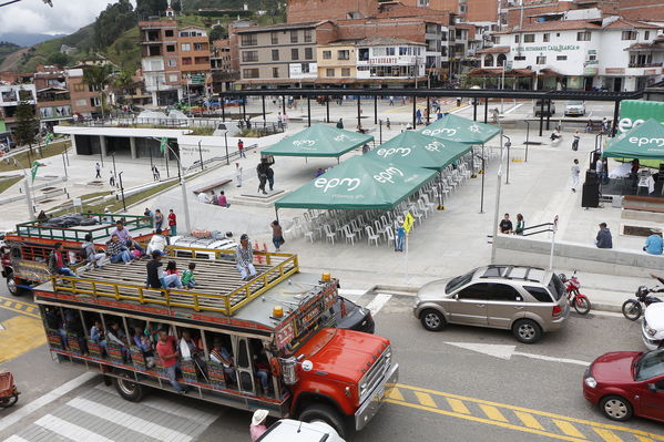 El Peñol, inauguración de la plaza El Tomatero
El Peñol, inauguración de la plaza El Tomatero
Fecha: Noviembre 5 de 2017
Para descargar esta fotografía en alta resolución, haga clic sobre la imagen hasta que la misma se despliegue en la pantalla completa; luego dé clic derecho y elija la opción "guardar imagen como". 
En caso de publicación por cualquier medio, solicitamos acompañarla del crédito: "Foto EPM"
Palabras clave: El Peñol, inauguración de la plaza El Tomatero