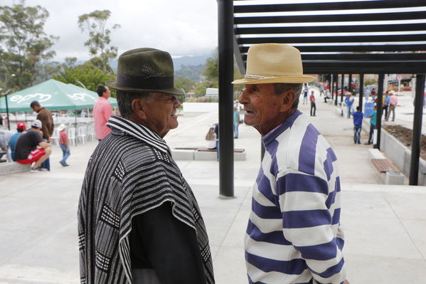 El Peñol, inauguración de la plaza El Tomatero
El Peñol, inauguración de la plaza El Tomatero
Fecha: Noviembre 5 de 2017
Para descargar esta fotografía en alta resolución, haga clic sobre la imagen hasta que la misma se despliegue en la pantalla completa; luego dé clic derecho y elija la opción "guardar imagen como". 
En caso de publicación por cualquier medio, solicitamos acompañarla del crédito: "Foto EPM"
Palabras clave: El Peñol, inauguración de la plaza El Tomatero