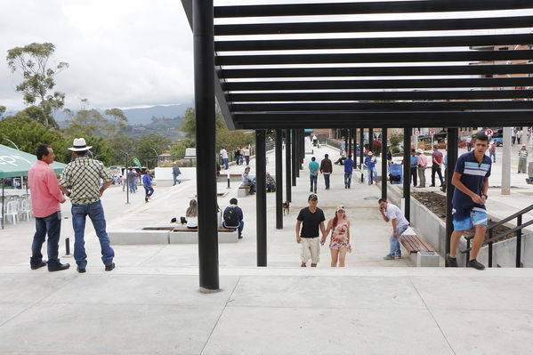 El Peñol, inauguración de la plaza El Tomatero
El Peñol, inauguración de la plaza El Tomatero
Fecha: Noviembre 5 de 2017
Para descargar esta fotografía en alta resolución, haga clic sobre la imagen hasta que la misma se despliegue en la pantalla completa; luego dé clic derecho y elija la opción "guardar imagen como". 
En caso de publicación por cualquier medio, solicitamos acompañarla del crédito: "Foto EPM"
Palabras clave: El Peñol, inauguración de la plaza El Tomatero