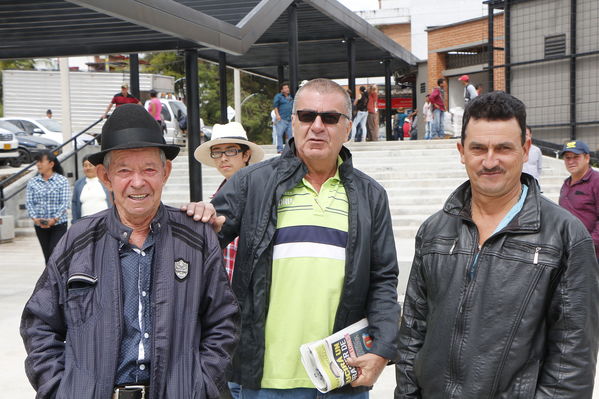 El Peñol, inauguración de la plaza El Tomatero
El Peñol, inauguración de la plaza El Tomatero
Fecha: Noviembre 5 de 2017
Para descargar esta fotografía en alta resolución, haga clic sobre la imagen hasta que la misma se despliegue en la pantalla completa; luego dé clic derecho y elija la opción "guardar imagen como". 
En caso de publicación por cualquier medio, solicitamos acompañarla del crédito: "Foto EPM"
Palabras clave: El Peñol, inauguración de la plaza El Tomatero