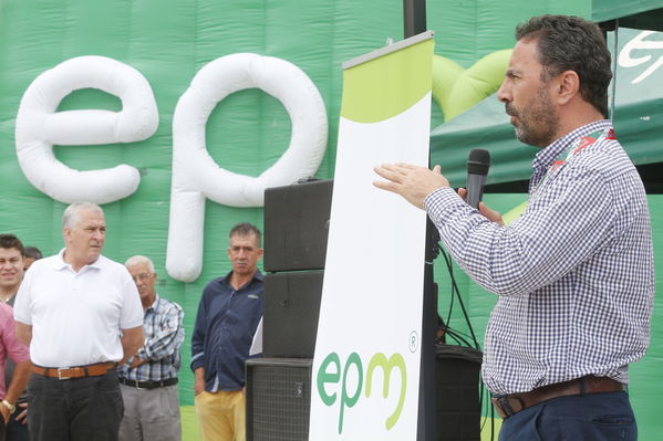 El Peñol, inauguración de la plaza El Tomatero
El Peñol, inauguración de la plaza El Tomatero
Fecha: Noviembre 5 de 2017
Para descargar esta fotografía en alta resolución, haga clic sobre la imagen hasta que la misma se despliegue en la pantalla completa; luego dé clic derecho y elija la opción "guardar imagen como". 
En caso de publicación por cualquier medio, solicitamos acompañarla del crédito: "Foto EPM"
Palabras clave: El Peñol, inauguración de la plaza El Tomatero