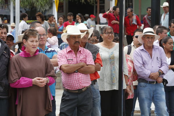 El Peñol, inauguración de la plaza El Tomatero
El Peñol, inauguración de la plaza El Tomatero
Fecha: Noviembre 5 de 2017
Para descargar esta fotografía en alta resolución, haga clic sobre la imagen hasta que la misma se despliegue en la pantalla completa; luego dé clic derecho y elija la opción "guardar imagen como". 
En caso de publicación por cualquier medio, solicitamos acompañarla del crédito: "Foto EPM"
Palabras clave: El Peñol, inauguración de la plaza El Tomatero