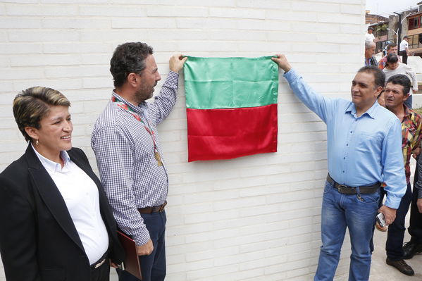 El Peñol, inauguración de la plaza El Tomatero
El Peñol, inauguración de la plaza El Tomatero
Fecha: Noviembre 5 de 2017
Para descargar esta fotografía en alta resolución, haga clic sobre la imagen hasta que la misma se despliegue en la pantalla completa; luego dé clic derecho y elija la opción "guardar imagen como". 
En caso de publicación por cualquier medio, solicitamos acompañarla del crédito: "Foto EPM"
Palabras clave: El Peñol, inauguración de la plaza El Tomatero