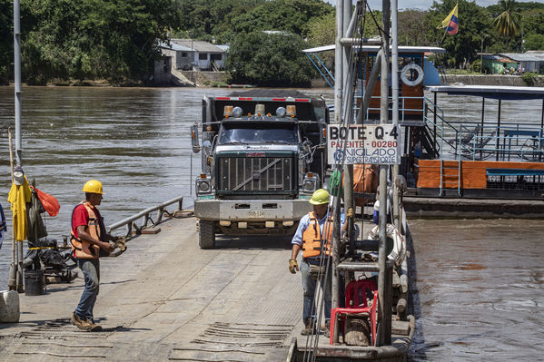 Seguridad trabajo Termoeléctrica Sierra Puerto Nare
Seguridad en el trabajo Termoeléctrica La Sierra Puerto Nare. 
Fecha: Noviembre 5 2019. 
Para descargar esta fotografía en alta resolución, haga clic sobre la imagen hasta que la misma se despliegue en la pantalla completa; luego dé clic derecho y elija la opción "guardar imagen como". 
En caso de publicación por cualquier medio, solicitamos acompañarla del crédito: "Foto EPM"
Palabras clave: Seguridad trabajo Termoeléctrica Sierra Puerto Nare