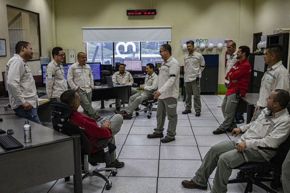 Seguridad trabajo Termoeléctrica Sierra Puerto Nare
Seguridad en el trabajo Termoeléctrica La Sierra Puerto Nare. 
Fecha: Noviembre 5 2019. 
Para descargar esta fotografía en alta resolución, haga clic sobre la imagen hasta que la misma se despliegue en la pantalla completa; luego dé clic derecho y elija la opción "guardar imagen como". 
En caso de publicación por cualquier medio, solicitamos acompañarla del crédito: "Foto EPM"
Palabras clave: Seguridad trabajo Termoeléctrica Sierra Puerto Nare