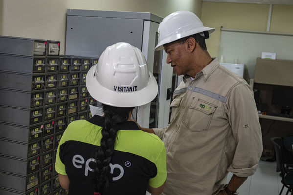 Seguridad trabajo Termoeléctrica Sierra Puerto Nare
Seguridad en el trabajo Termoeléctrica La Sierra Puerto Nare. 
Fecha: Noviembre 5 2019. 
Para descargar esta fotografía en alta resolución, haga clic sobre la imagen hasta que la misma se despliegue en la pantalla completa; luego dé clic derecho y elija la opción "guardar imagen como". 
En caso de publicación por cualquier medio, solicitamos acompañarla del crédito: "Foto EPM"
Palabras clave: Seguridad trabajo Termoeléctrica Sierra Puerto Nare