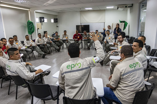 Seguridad trabajo Termoeléctrica Sierra Puerto Nare
Seguridad en el trabajo Termoeléctrica La Sierra Puerto Nare. 
Fecha: Noviembre 5 2019. 
Para descargar esta fotografía en alta resolución, haga clic sobre la imagen hasta que la misma se despliegue en la pantalla completa; luego dé clic derecho y elija la opción "guardar imagen como". 
En caso de publicación por cualquier medio, solicitamos acompañarla del crédito: "Foto EPM"
Palabras clave: Seguridad trabajo Termoeléctrica Sierra Puerto Nare