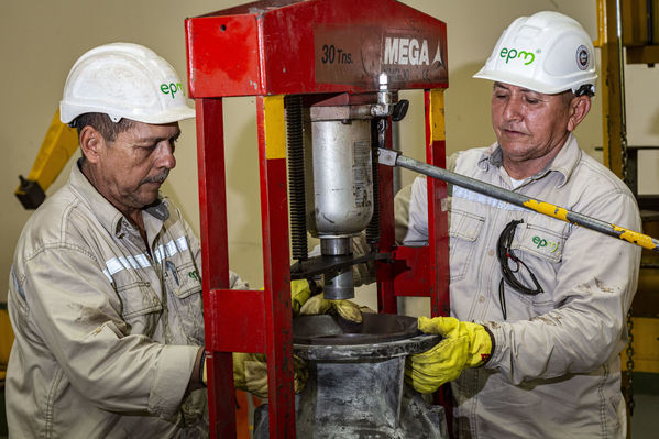Seguridad trabajo Termoeléctrica Sierra Puerto Nare
Seguridad en el trabajo Termoeléctrica La Sierra Puerto Nare. 
Fecha: Noviembre 5 2019. 
Para descargar esta fotografía en alta resolución, haga clic sobre la imagen hasta que la misma se despliegue en la pantalla completa; luego dé clic derecho y elija la opción "guardar imagen como". 
En caso de publicación por cualquier medio, solicitamos acompañarla del crédito: "Foto EPM"
Palabras clave: Seguridad trabajo Termoeléctrica Sierra Puerto Nare